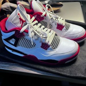 Jordan 4’s Fire red  10 1/2